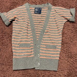 American Eagle salmon and gray short sleeve sweater